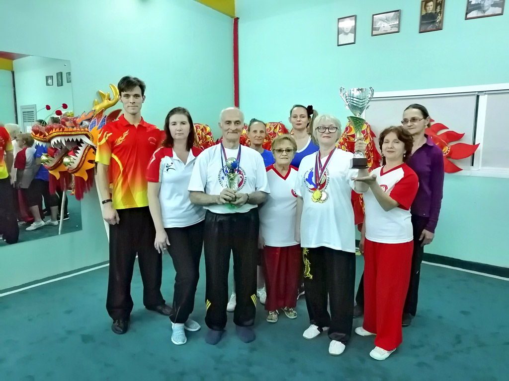 Старшие ученики Пекинской школы вернулись из Санкт-Петербурга с наградами!